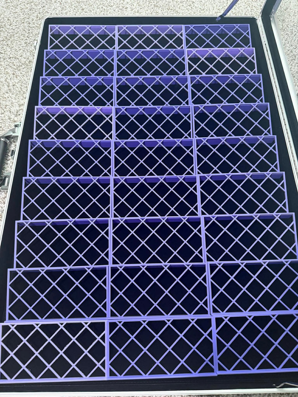Zion Case Locking Card Riser - Prakke 1