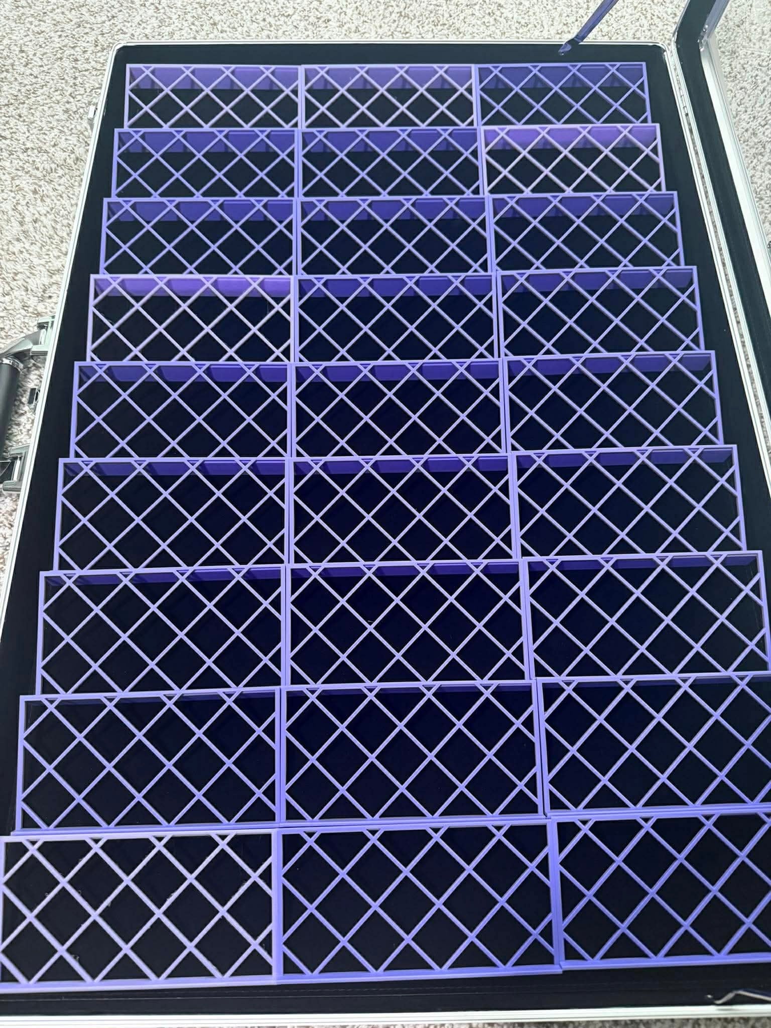 Zion Case Locking Card Riser - Prakke 1